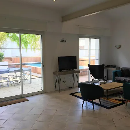 Moderne 4 Chambres, Piscine Chauffée, Wi-fi, Proche Et Commerces, - Fr-1-374-147 *