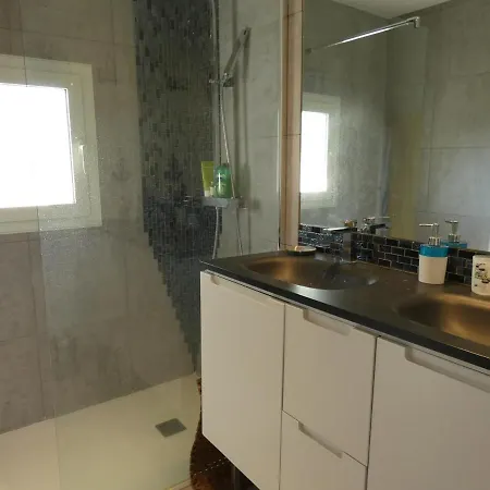 Moderne 4 Chambres, Piscine Chauffee, Wi-fi, Proche Et Commerces, - Fr-1-374-147 Вилла *
