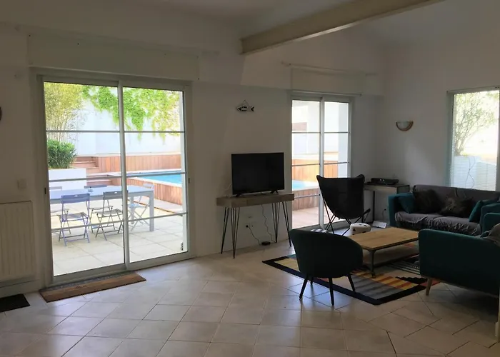 Moderne 4 Chambres, Piscine Chauffee, Wi-fi, Proche Et Commerces, - Fr-1-374-147 *